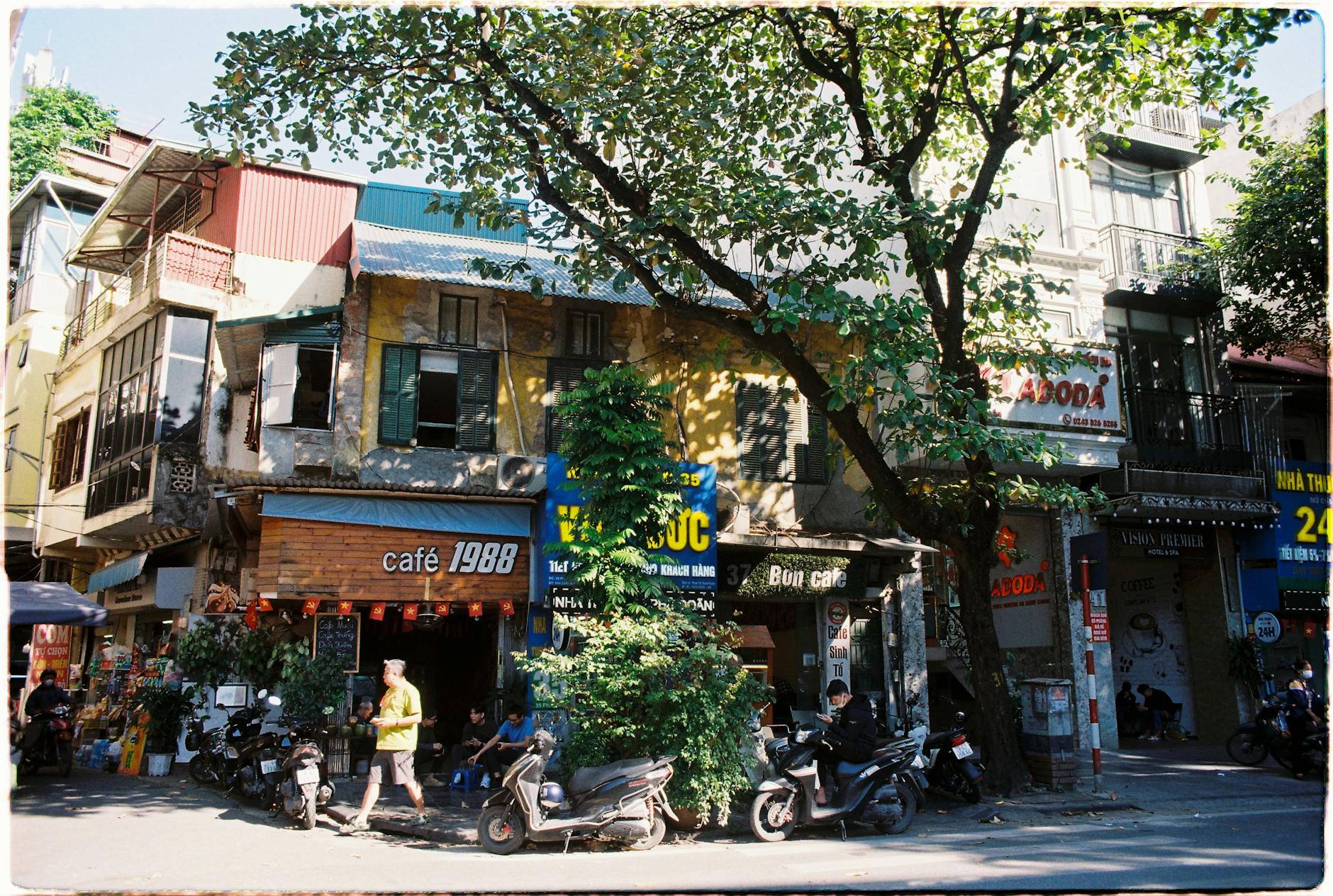 Hanoi cafe street scene